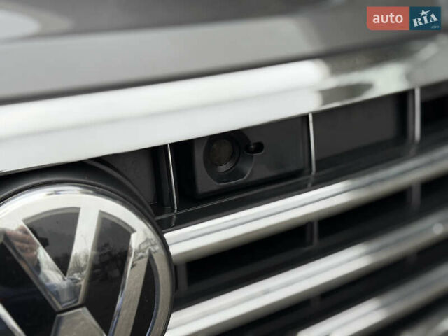 Серый Фольксваген Туарег, объемом двигателя 3 л и пробегом 85 тыс. км за 56500 $, фото 81 на Automoto.ua