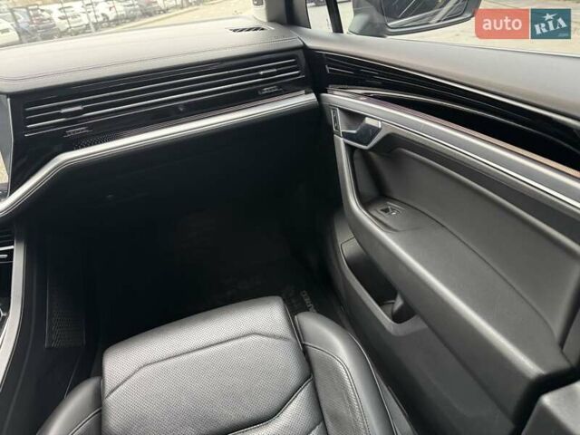 Серый Фольксваген Туарег, объемом двигателя 3 л и пробегом 246 тыс. км за 41750 $, фото 20 на Automoto.ua