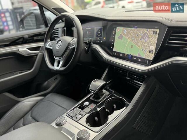 Серый Фольксваген Туарег, объемом двигателя 3 л и пробегом 246 тыс. км за 41750 $, фото 29 на Automoto.ua