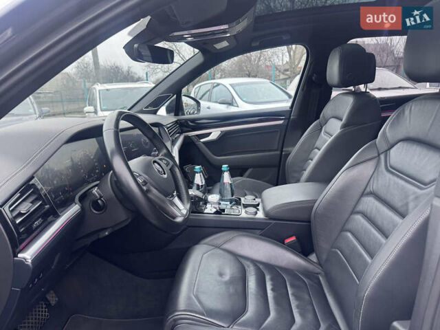 Серый Фольксваген Туарег, объемом двигателя 2.97 л и пробегом 155 тыс. км за 54500 $, фото 26 на Automoto.ua