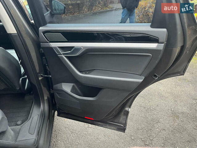 Серый Фольксваген Туарег, объемом двигателя 3.6 л и пробегом 117 тыс. км за 39990 $, фото 34 на Automoto.ua