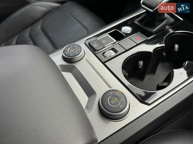 Серый Фольксваген Туарег, объемом двигателя 3 л и пробегом 246 тыс. км за 41750 $, фото 14 на Automoto.ua