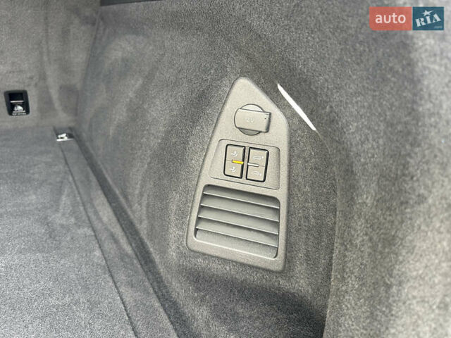 Серый Фольксваген Туарег, объемом двигателя 3 л и пробегом 85 тыс. км за 56500 $, фото 84 на Automoto.ua