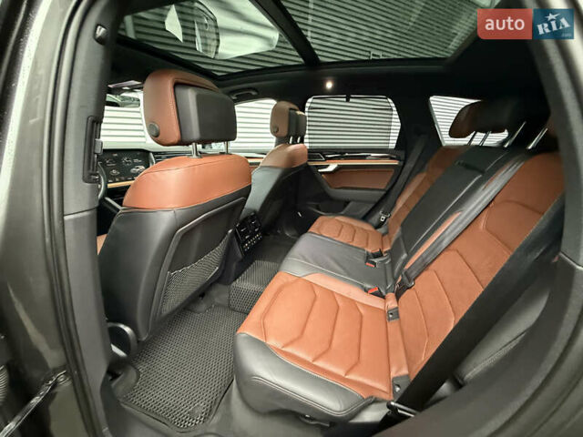 Серый Фольксваген Туарег, объемом двигателя 3 л и пробегом 85 тыс. км за 56500 $, фото 74 на Automoto.ua