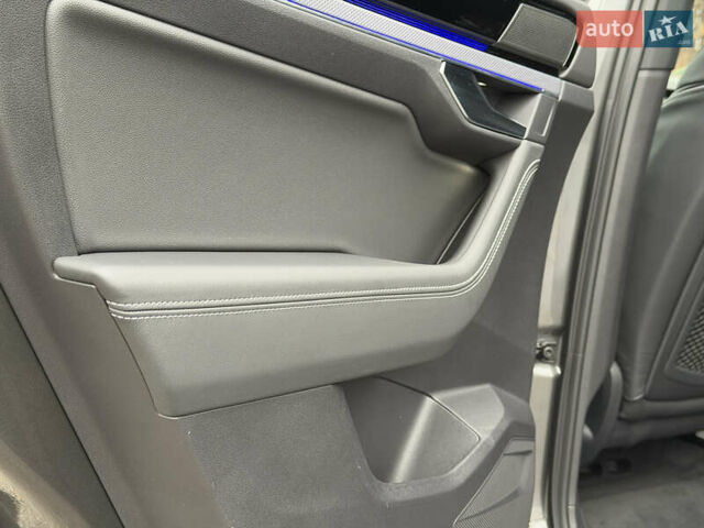 Сірий Фольксваген Туарег, об'ємом двигуна 3 л та пробігом 45 тис. км за 59999 $, фото 65 на Automoto.ua