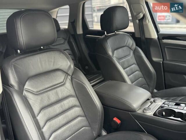 Серый Фольксваген Туарег, объемом двигателя 3 л и пробегом 246 тыс. км за 41750 $, фото 28 на Automoto.ua