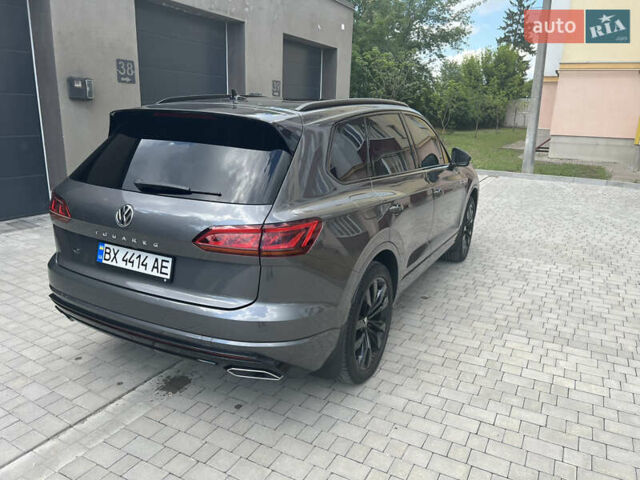 Серый Фольксваген Туарег, объемом двигателя 2.97 л и пробегом 166 тыс. км за 53000 $, фото 16 на Automoto.ua