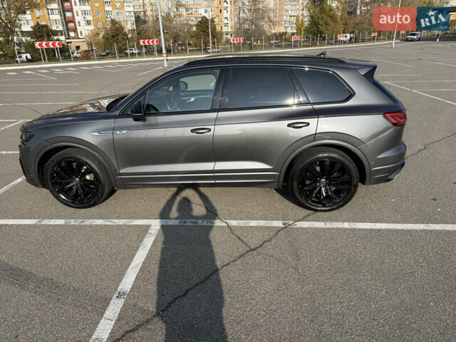 Серый Фольксваген Туарег, объемом двигателя 2.97 л и пробегом 214 тыс. км за 46700 $, фото 20 на Automoto.ua