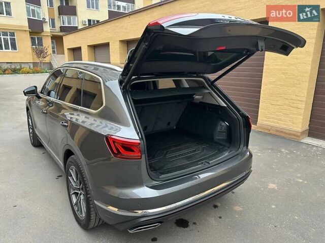 Серый Фольксваген Туарег, объемом двигателя 2.97 л и пробегом 246 тыс. км за 42000 $, фото 15 на Automoto.ua