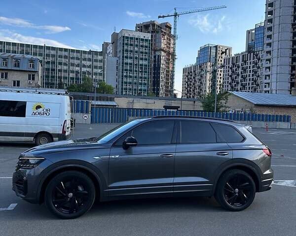 Сірий Фольксваген Туарег, об'ємом двигуна 3.96 л та пробігом 140 тис. км за 58000 $, фото 4 на Automoto.ua