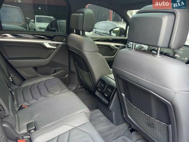 Серый Фольксваген Туарег, объемом двигателя 2.97 л и пробегом 142 тыс. км за 49700 $, фото 17 на Automoto.ua