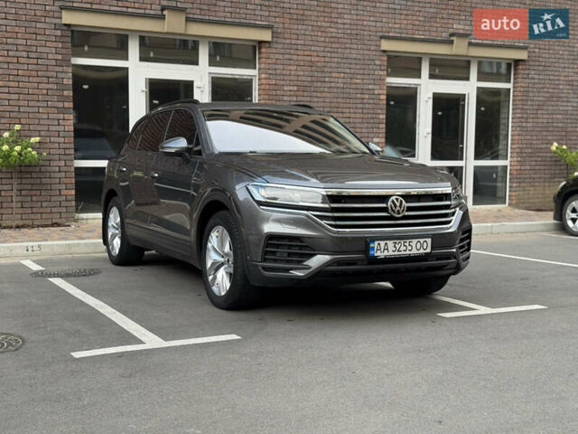Сірий Фольксваген Туарег, об'ємом двигуна 3 л та пробігом 253 тис. км за 32900 $, фото 3 на Automoto.ua
