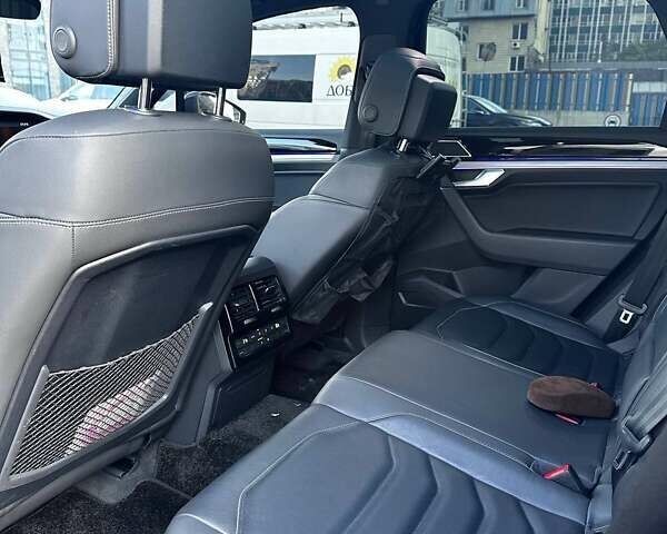 Сірий Фольксваген Туарег, об'ємом двигуна 3.96 л та пробігом 140 тис. км за 58000 $, фото 12 на Automoto.ua