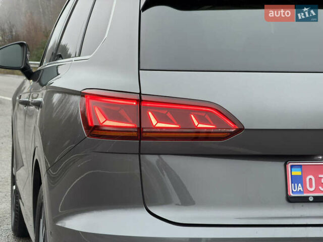 Сірий Фольксваген Туарег, об'ємом двигуна 3 л та пробігом 45 тис. км за 59999 $, фото 43 на Automoto.ua