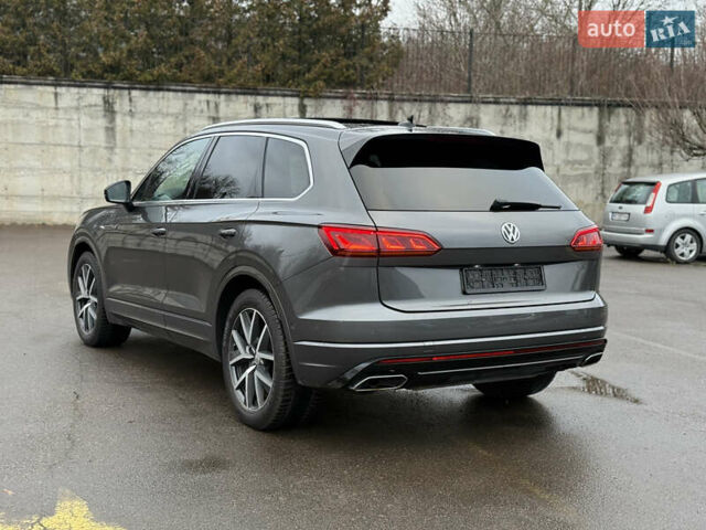 Серый Фольксваген Туарег, объемом двигателя 3 л и пробегом 85 тыс. км за 56500 $, фото 18 на Automoto.ua