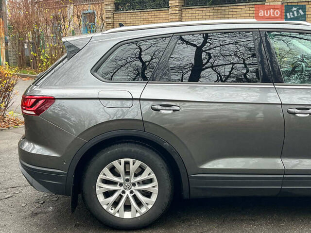 Серый Фольксваген Туарег, объемом двигателя 3.6 л и пробегом 117 тыс. км за 39990 $, фото 12 на Automoto.ua