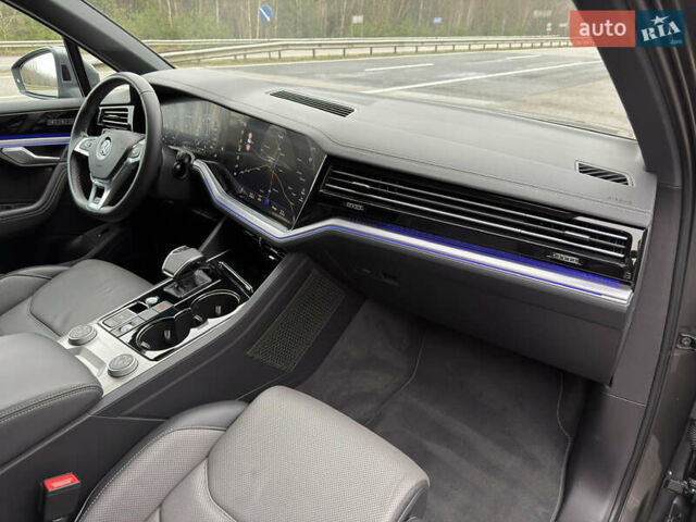 Сірий Фольксваген Туарег, об'ємом двигуна 3 л та пробігом 45 тис. км за 59999 $, фото 89 на Automoto.ua