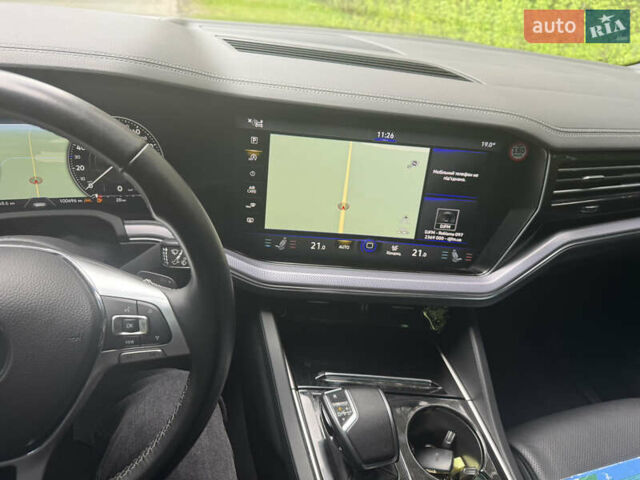 Серый Фольксваген Туарег, объемом двигателя 2.97 л и пробегом 128 тыс. км за 57500 $, фото 17 на Automoto.ua