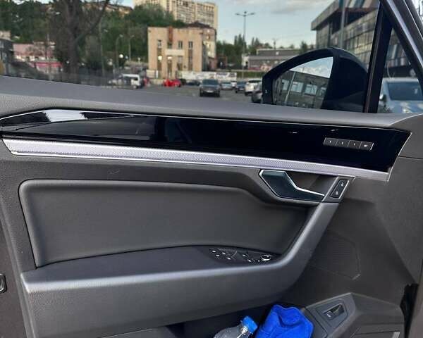 Сірий Фольксваген Туарег, об'ємом двигуна 3.96 л та пробігом 140 тис. км за 58000 $, фото 10 на Automoto.ua