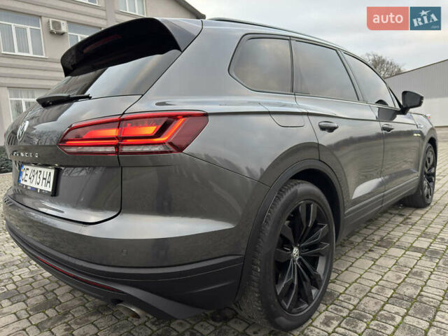 Сірий Фольксваген Туарег, об'ємом двигуна 3 л та пробігом 278 тис. км за 33700 $, фото 28 на Automoto.ua