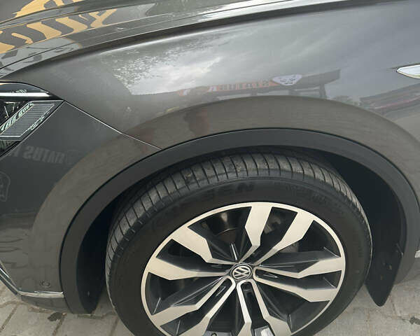 Серый Фольксваген Туарег, объемом двигателя 2.97 л и пробегом 135 тыс. км за 52000 $, фото 12 на Automoto.ua