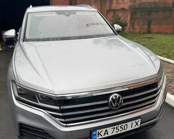 Сірий Фольксваген Туарег, об'ємом двигуна 3 л та пробігом 67 тис. км за 44000 $, фото 2 на Automoto.ua
