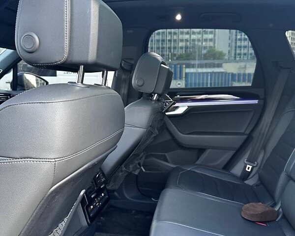 Сірий Фольксваген Туарег, об'ємом двигуна 3.96 л та пробігом 140 тис. км за 58000 $, фото 13 на Automoto.ua