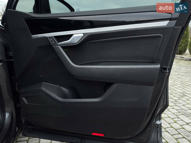 Сірий Фольксваген Туарег, об'ємом двигуна 3 л та пробігом 278 тис. км за 33700 $, фото 65 на Automoto.ua