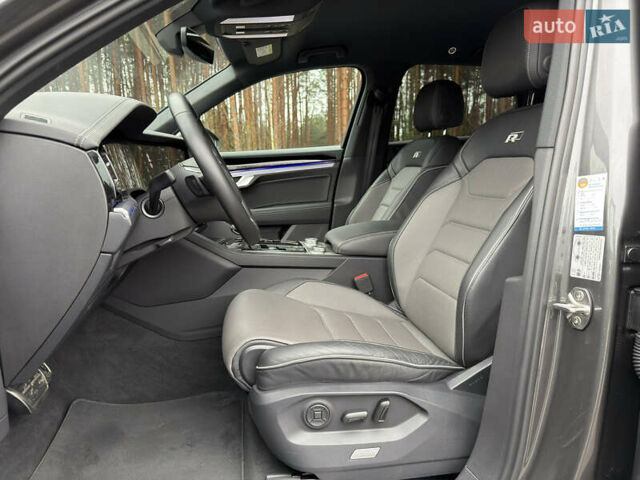 Сірий Фольксваген Туарег, об'ємом двигуна 3 л та пробігом 45 тис. км за 59999 $, фото 61 на Automoto.ua