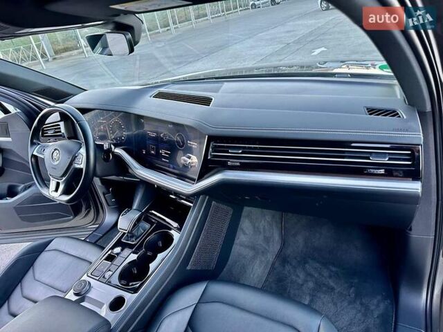 Сірий Фольксваген Туарег, об'ємом двигуна 3 л та пробігом 160 тис. км за 45800 $, фото 10 на Automoto.ua