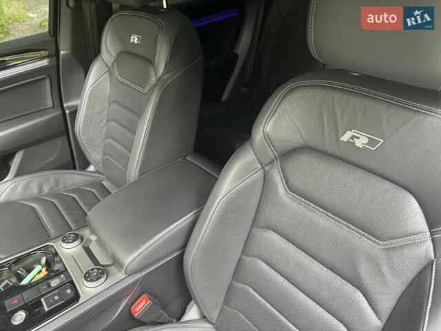 Серый Фольксваген Туарег, объемом двигателя 2.97 л и пробегом 128 тыс. км за 57500 $, фото 7 на Automoto.ua