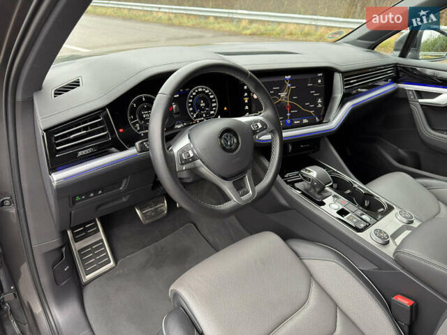 Сірий Фольксваген Туарег, об'ємом двигуна 3 л та пробігом 45 тис. км за 59999 $, фото 60 на Automoto.ua