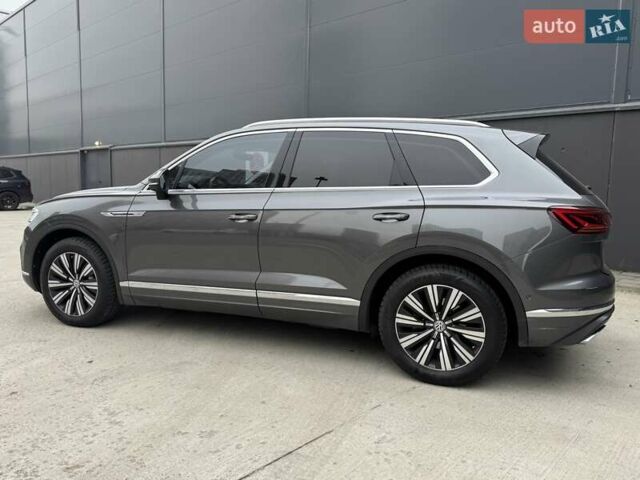 Серый Фольксваген Туарег, объемом двигателя 3 л и пробегом 246 тыс. км за 41750 $, фото 7 на Automoto.ua