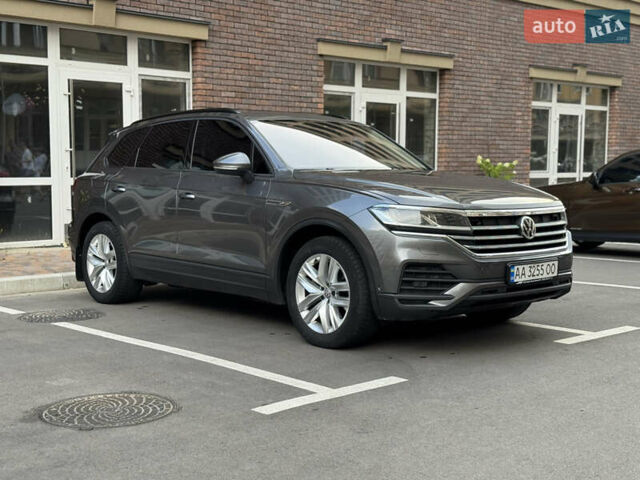 Сірий Фольксваген Туарег, об'ємом двигуна 3 л та пробігом 253 тис. км за 32900 $, фото 4 на Automoto.ua