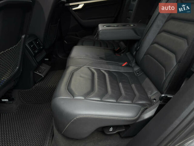 Сірий Фольксваген Туарег, об'ємом двигуна 3 л та пробігом 278 тис. км за 33700 $, фото 47 на Automoto.ua