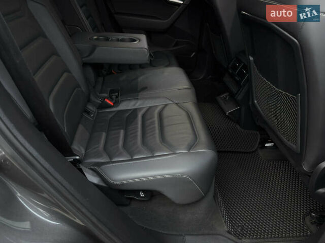 Сірий Фольксваген Туарег, об'ємом двигуна 3 л та пробігом 278 тис. км за 33700 $, фото 55 на Automoto.ua