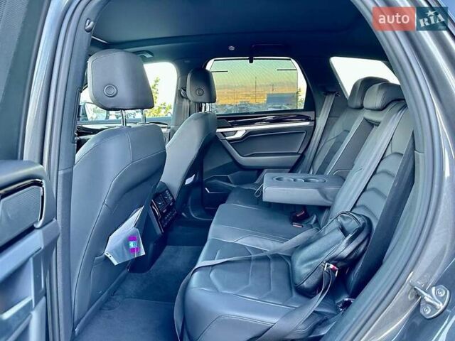 Сірий Фольксваген Туарег, об'ємом двигуна 3 л та пробігом 160 тис. км за 45800 $, фото 7 на Automoto.ua