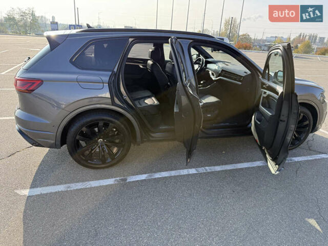 Серый Фольксваген Туарег, объемом двигателя 2.97 л и пробегом 214 тыс. км за 46700 $, фото 8 на Automoto.ua