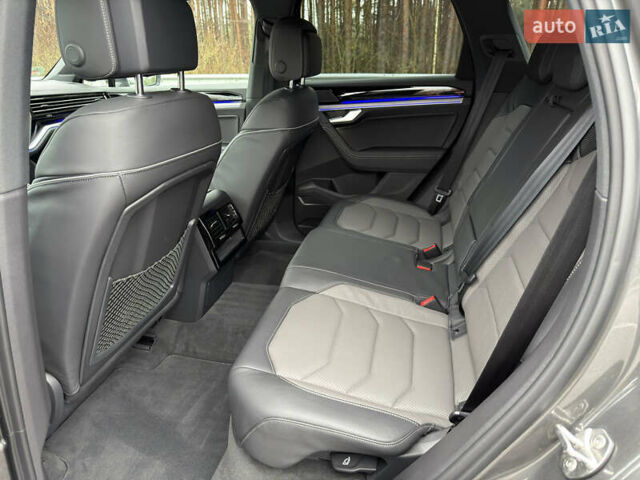 Сірий Фольксваген Туарег, об'ємом двигуна 3 л та пробігом 45 тис. км за 59999 $, фото 68 на Automoto.ua