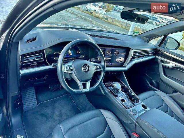 Сірий Фольксваген Туарег, об'ємом двигуна 3 л та пробігом 160 тис. км за 45800 $, фото 4 на Automoto.ua
