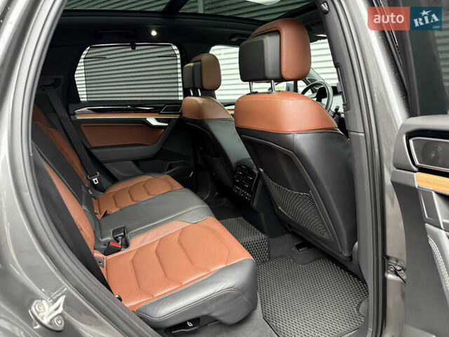 Серый Фольксваген Туарег, объемом двигателя 3 л и пробегом 85 тыс. км за 56500 $, фото 47 на Automoto.ua