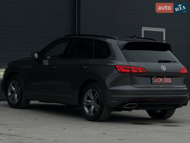 Сірий Фольксваген Туарег, об'ємом двигуна 3 л та пробігом 182 тис. км за 46000 $, фото 19 на Automoto.ua