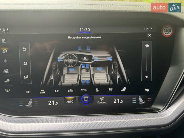 Серый Фольксваген Туарег, объемом двигателя 2.97 л и пробегом 128 тыс. км за 57500 $, фото 3 на Automoto.ua