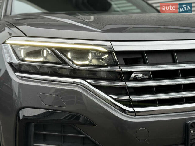 Серый Фольксваген Туарег, объемом двигателя 3 л и пробегом 85 тыс. км за 56500 $, фото 82 на Automoto.ua