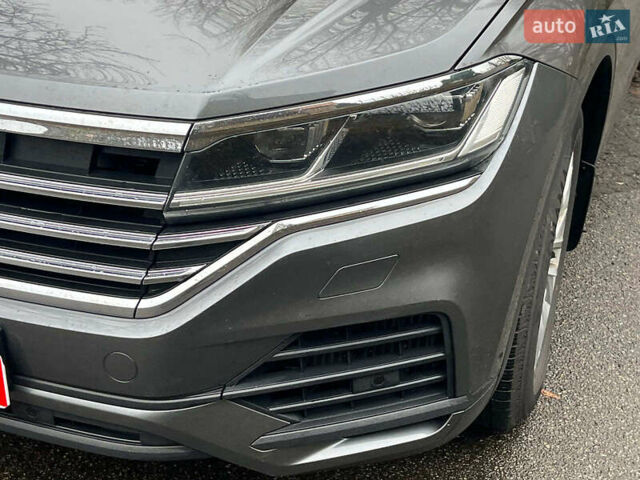 Серый Фольксваген Туарег, объемом двигателя 3.6 л и пробегом 117 тыс. км за 39990 $, фото 4 на Automoto.ua