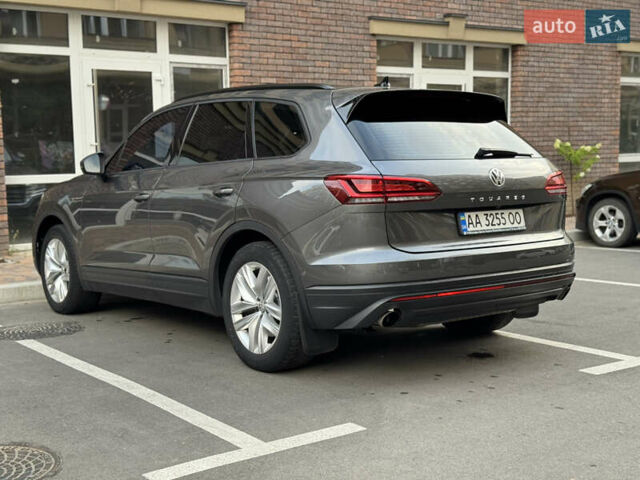 Сірий Фольксваген Туарег, об'ємом двигуна 3 л та пробігом 253 тис. км за 32900 $, фото 10 на Automoto.ua