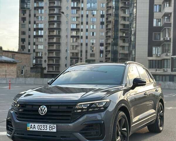 Сірий Фольксваген Туарег, об'ємом двигуна 3.96 л та пробігом 140 тис. км за 58000 $, фото 22 на Automoto.ua