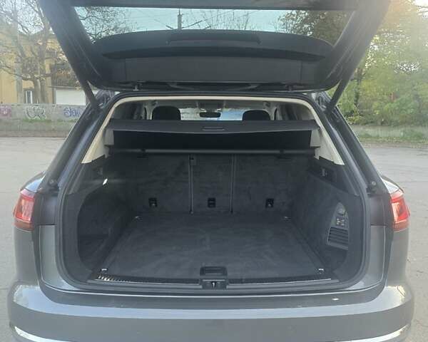 Сірий Фольксваген Туарег, об'ємом двигуна 2.97 л та пробігом 71 тис. км за 57900 $, фото 31 на Automoto.ua