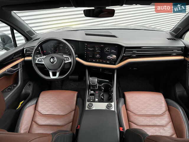 Серый Фольксваген Туарег, объемом двигателя 3 л и пробегом 85 тыс. км за 56500 $, фото 56 на Automoto.ua