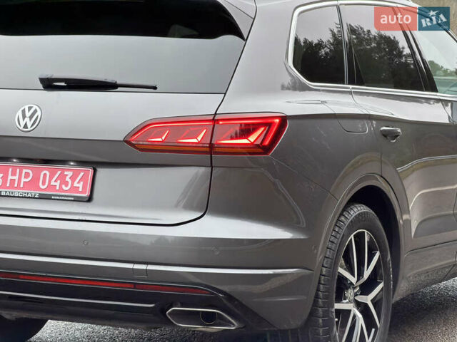 Сірий Фольксваген Туарег, об'ємом двигуна 3 л та пробігом 45 тис. км за 59999 $, фото 47 на Automoto.ua